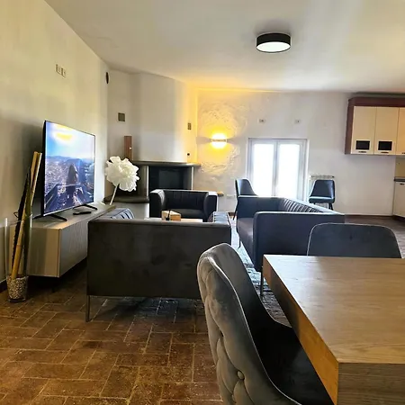 Konukevi Relais Castello Magona -